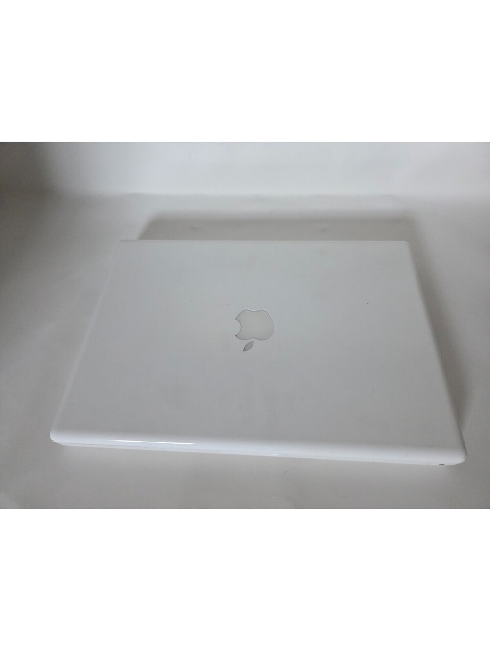 Vintage Apple MacBook A1181 White 13-Inch Laptop Computer Early Macintosh Model